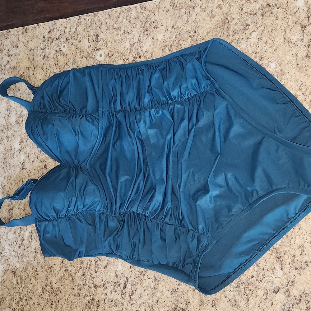 Aqua Green Women's Sweetheart Neckline Shirred One Piece Swimsuit in Teal